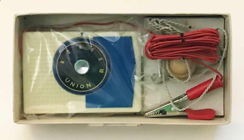 Union GR-84 Germanium diode radio inside box