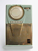 Standard Mignon FT-7 transistor radio