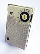 Hitachi TH-666 transistor radio